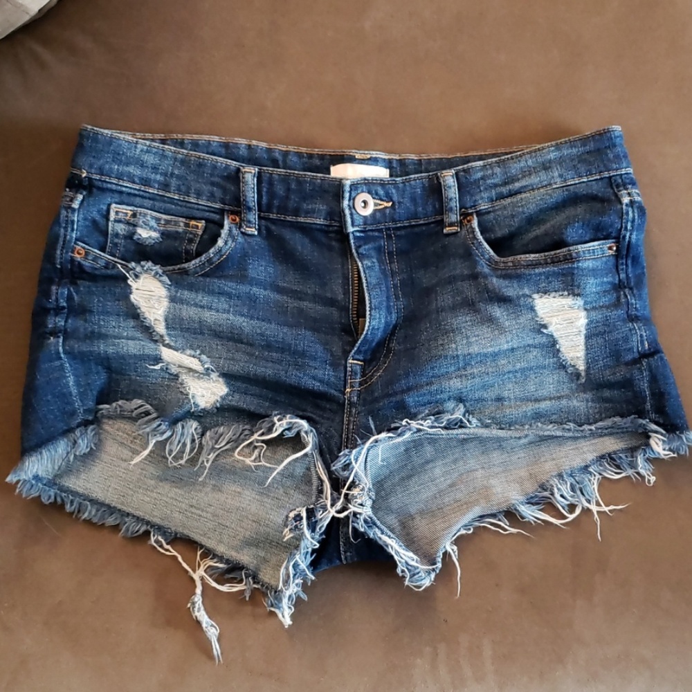 H&M size 8 distressed denim shorts